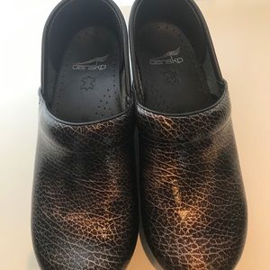 brown dansko shoes